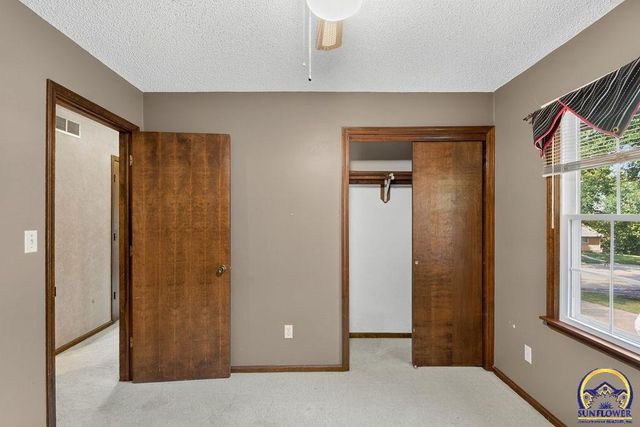 3539 NW 45th Ct, Topeka, KS 66618