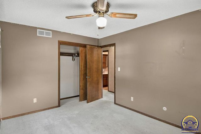 3539 NW 45th Ct, Topeka, KS 66618