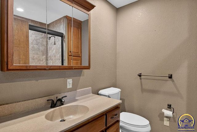 3539 NW 45th Ct, Topeka, KS 66618