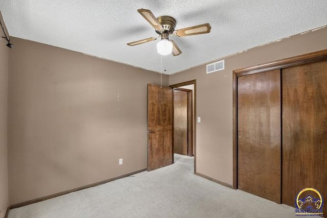 3539 NW 45th Ct, Topeka, KS 66618