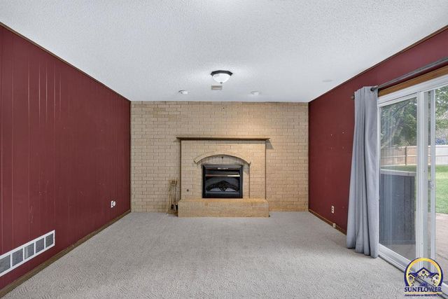 3539 NW 45th Ct, Topeka, KS 66618