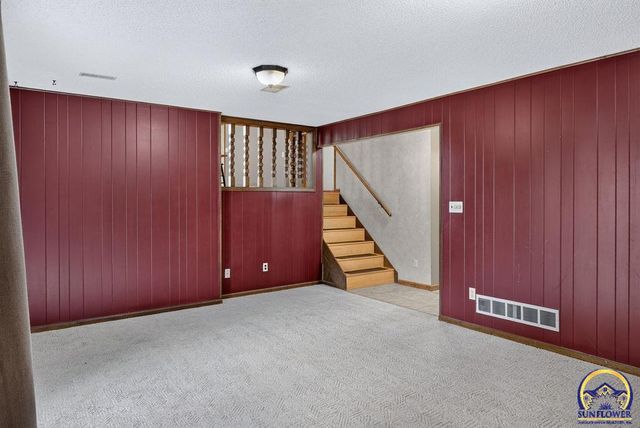 3539 NW 45th Ct, Topeka, KS 66618