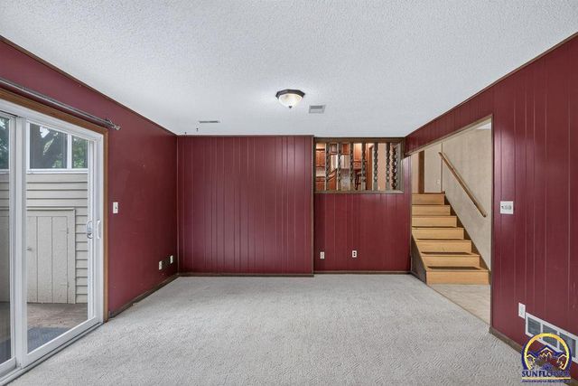 3539 NW 45th Ct, Topeka, KS 66618