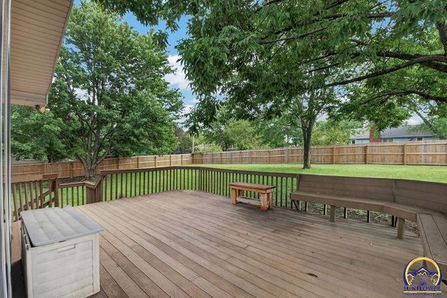 3539 NW 45th Ct, Topeka, KS 66618