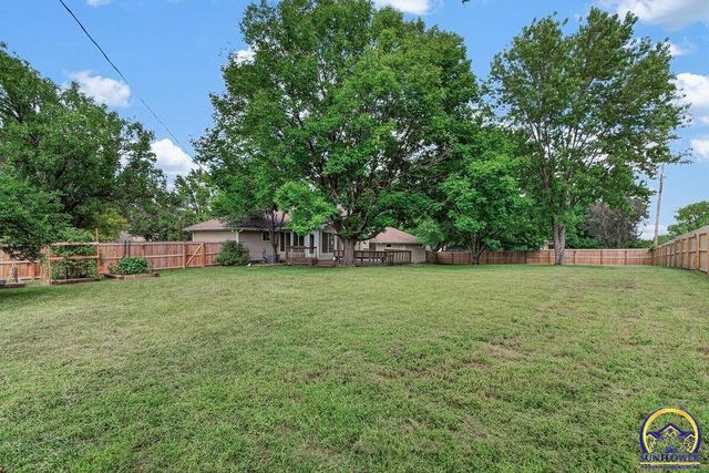 3539 NW 45th Ct, Topeka, KS 66618