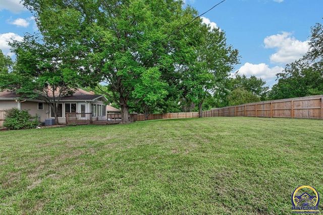 3539 NW 45th Ct, Topeka, KS 66618