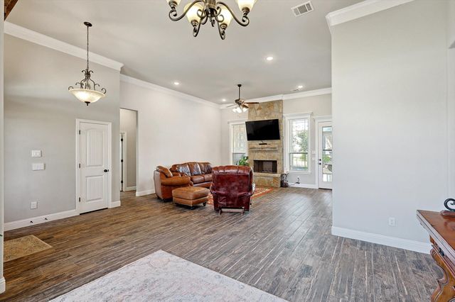 2021 Louie Lane, Springtown, TX 76082