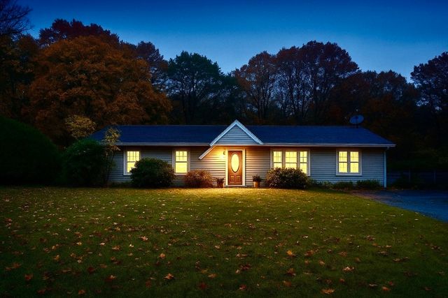 169 Powderhorn Dr, Taunton, MA 02780