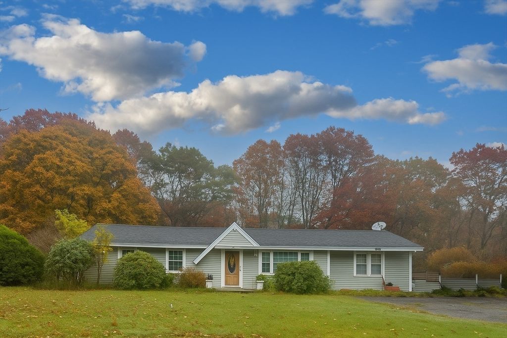 169 Powderhorn Dr, Taunton, MA 02780