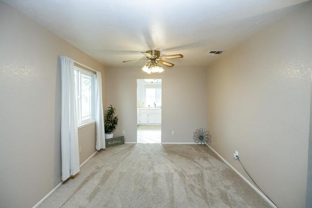 495 Valdapena Way, Escalon, CA 95320