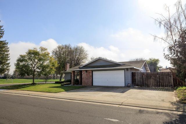 495 Valdapena Way, Escalon, CA 95320