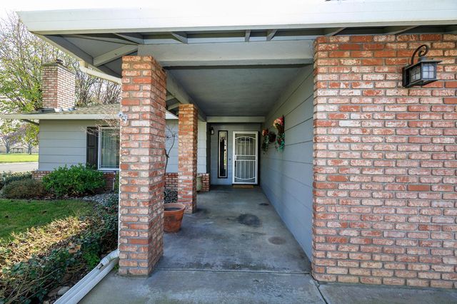 495 Valdapena Way, Escalon, CA 95320