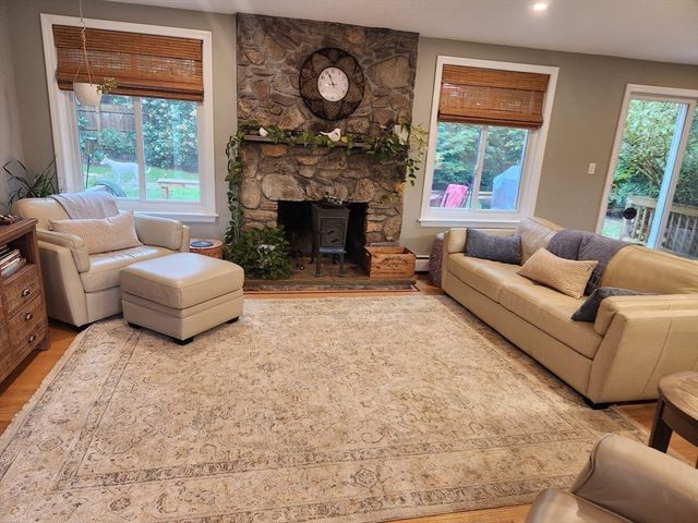 10 Howard Ave, Bourne, MA 02553