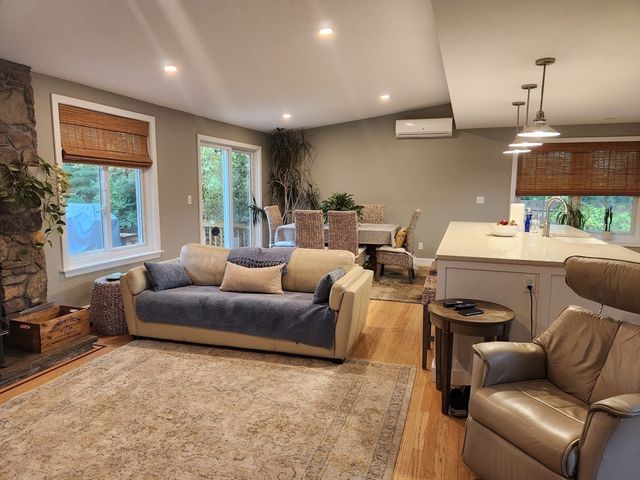 10 Howard Ave, Bourne, MA 02553