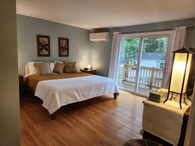 10 Howard Ave, Bourne, MA 02553