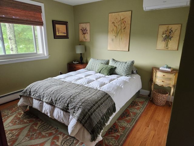 10 Howard Ave, Bourne, MA 02553