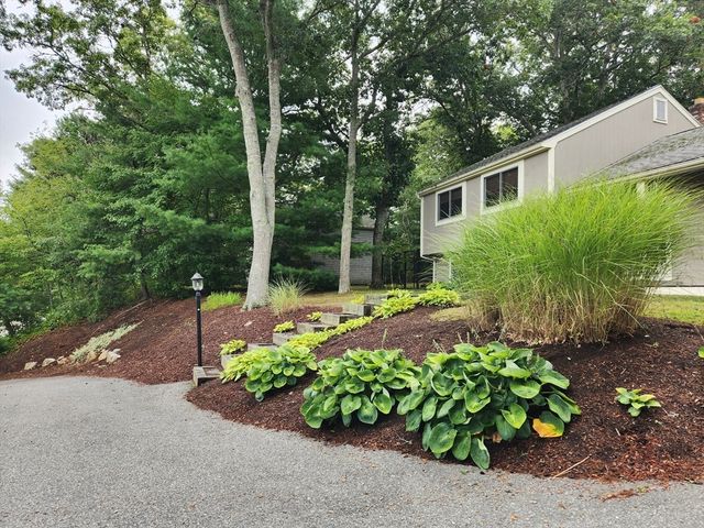 10 Howard Ave, Bourne, MA 02553