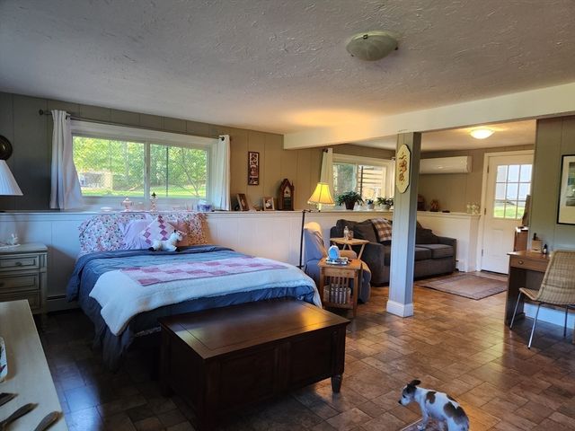 10 Howard Ave, Bourne, MA 02553