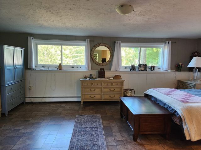 10 Howard Ave, Bourne, MA 02553