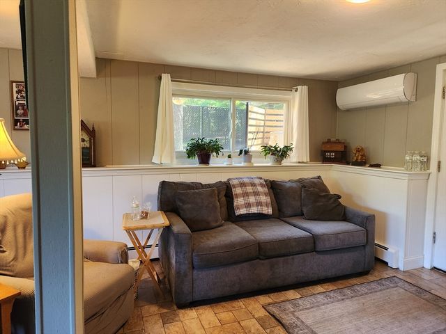 10 Howard Ave, Bourne, MA 02553