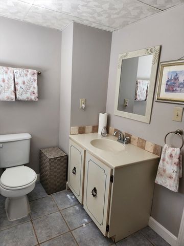 10 Howard Ave, Bourne, MA 02553