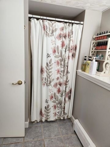 10 Howard Ave, Bourne, MA 02553