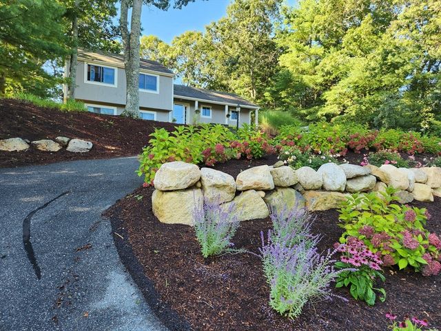 10 Howard Ave, Bourne, MA 02553