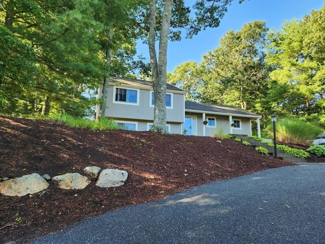 10 Howard Ave, Bourne, MA 02553