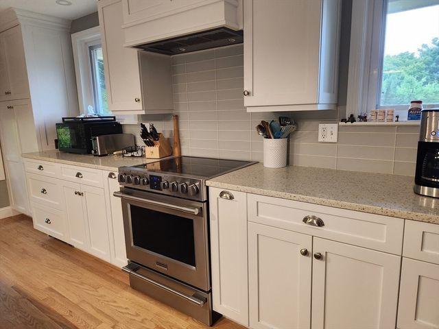 10 Howard Ave, Bourne, MA 02553