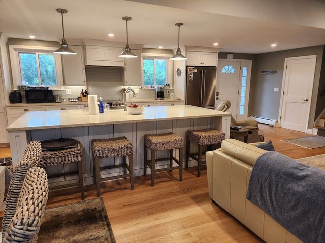 10 Howard Ave, Bourne, MA 02553