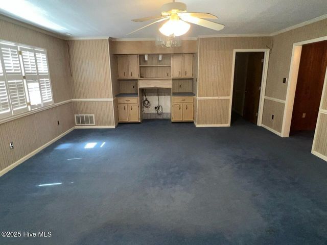 141 W Thomas Drive, Jacksonville, NC 28546
