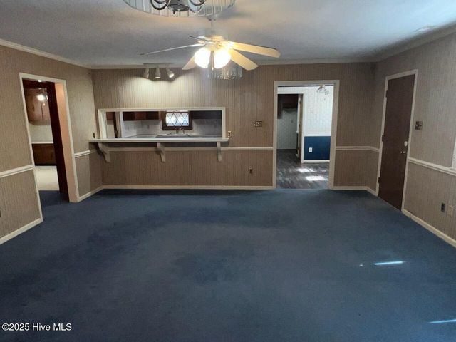 141 W Thomas Drive, Jacksonville, NC 28546