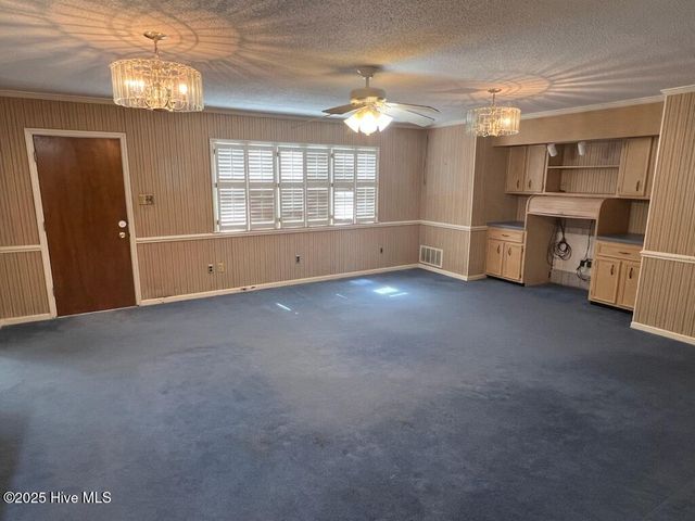 141 W Thomas Drive, Jacksonville, NC 28546