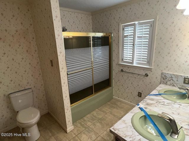 141 W Thomas Drive, Jacksonville, NC 28546