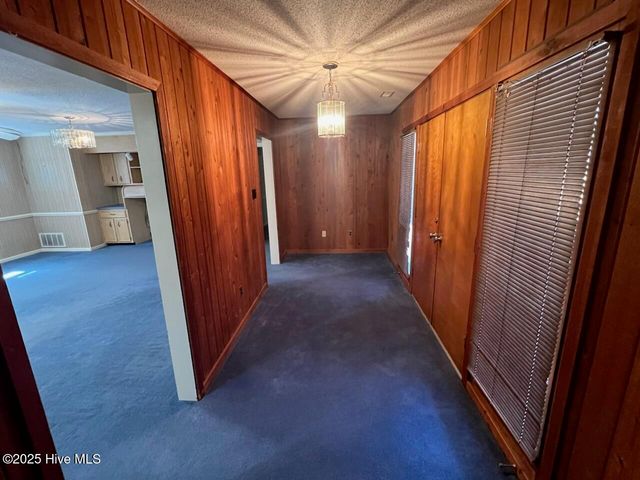 141 W Thomas Drive, Jacksonville, NC 28546