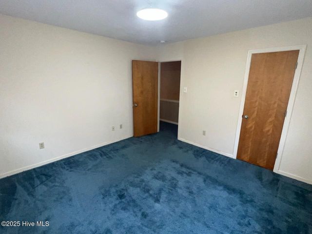 141 W Thomas Drive, Jacksonville, NC 28546