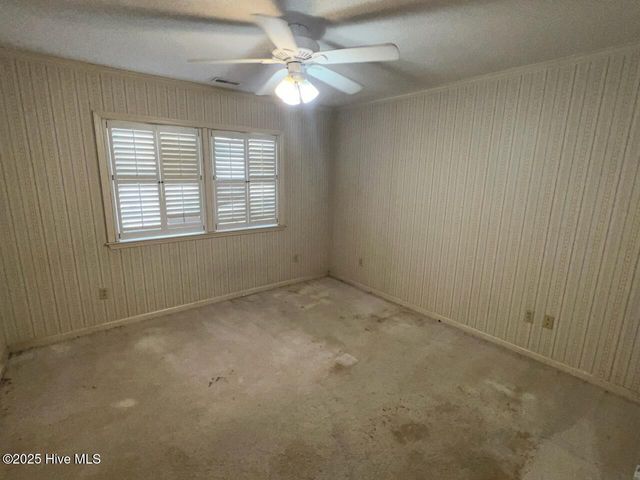 141 W Thomas Drive, Jacksonville, NC 28546
