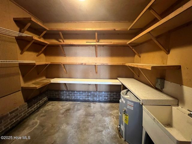 141 W Thomas Drive, Jacksonville, NC 28546