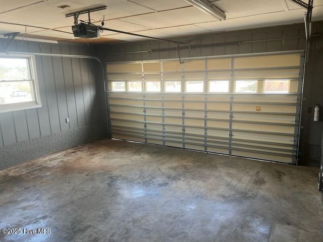 141 W Thomas Drive, Jacksonville, NC 28546