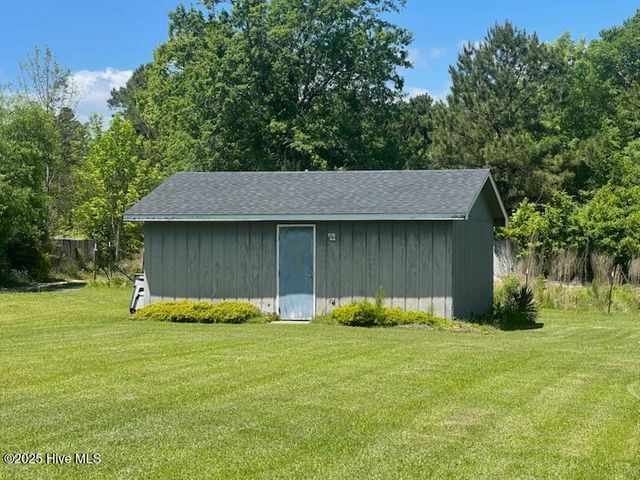 141 W Thomas Drive, Jacksonville, NC 28546