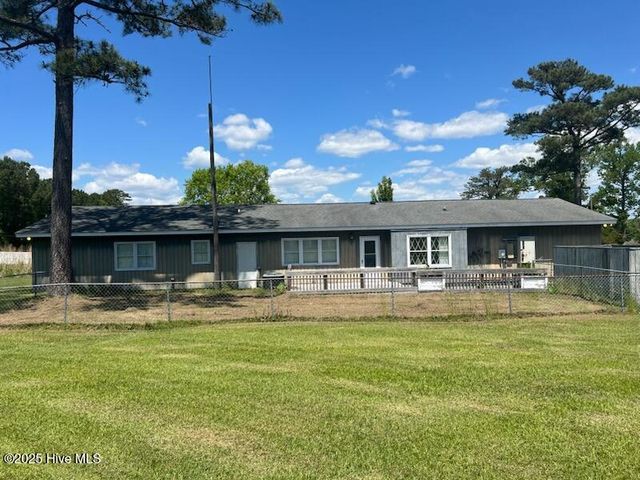 141 W Thomas Drive, Jacksonville, NC 28546