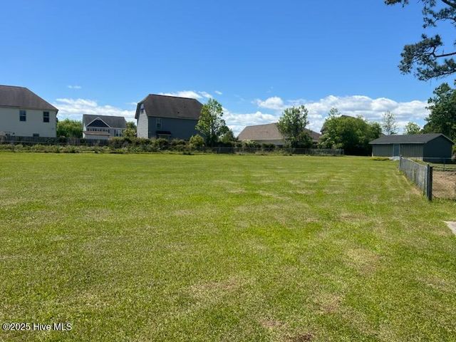 141 W Thomas Drive, Jacksonville, NC 28546