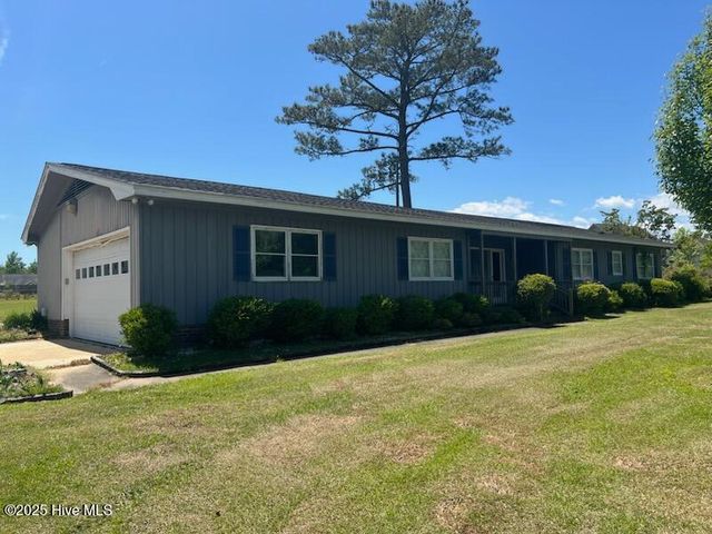 141 W Thomas Drive, Jacksonville, NC 28546