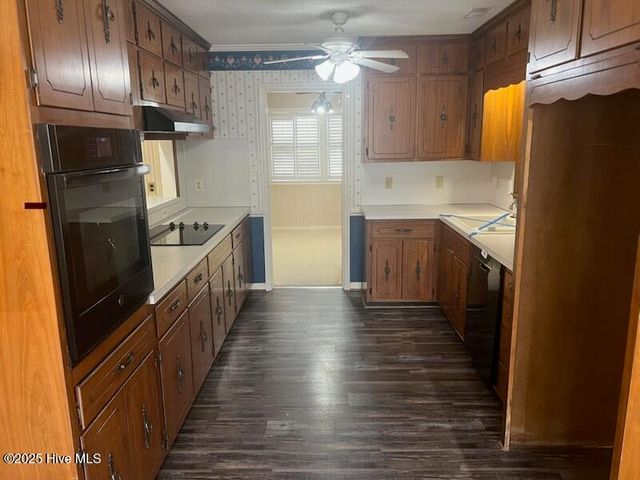 141 W Thomas Drive, Jacksonville, NC 28546