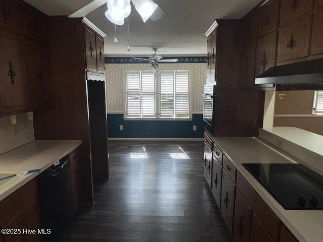 141 W Thomas Drive, Jacksonville, NC 28546