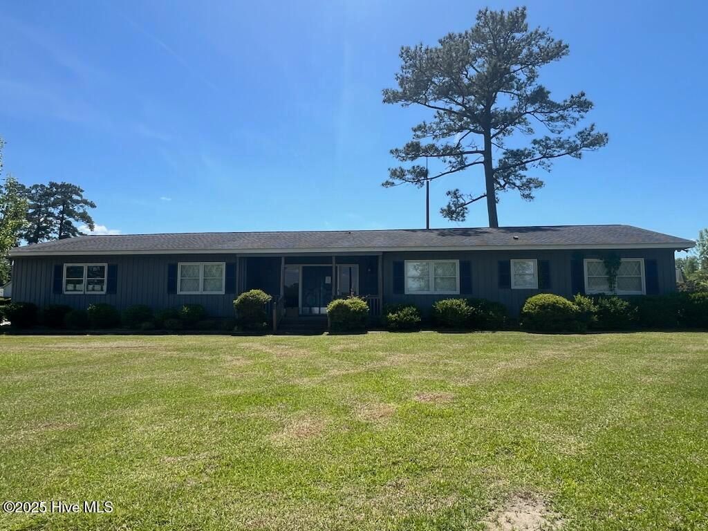 141 W Thomas Drive, Jacksonville, NC 28546