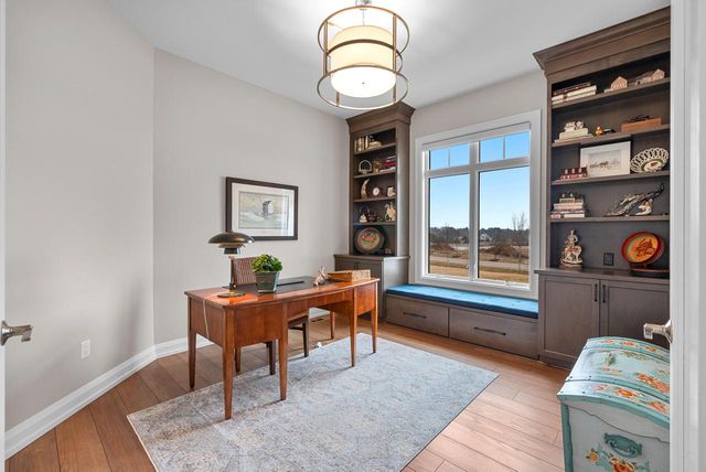 3750 W Pine View COURT, Mequon, WI 53097