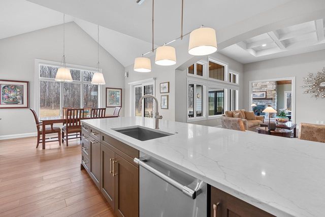 3750 W Pine View COURT, Mequon, WI 53097