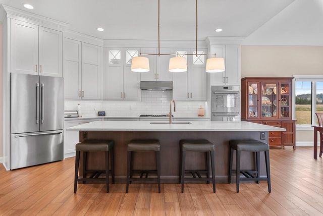 3750 W Pine View COURT, Mequon, WI 53097