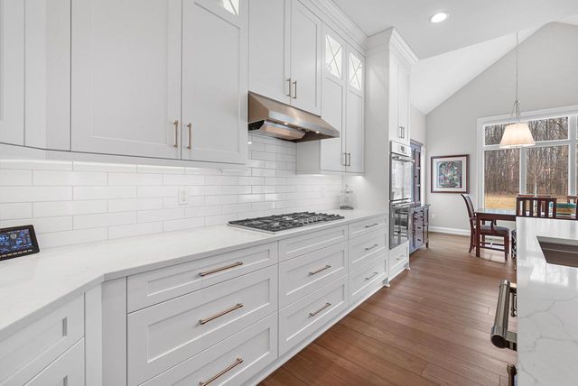 3750 W Pine View COURT, Mequon, WI 53097